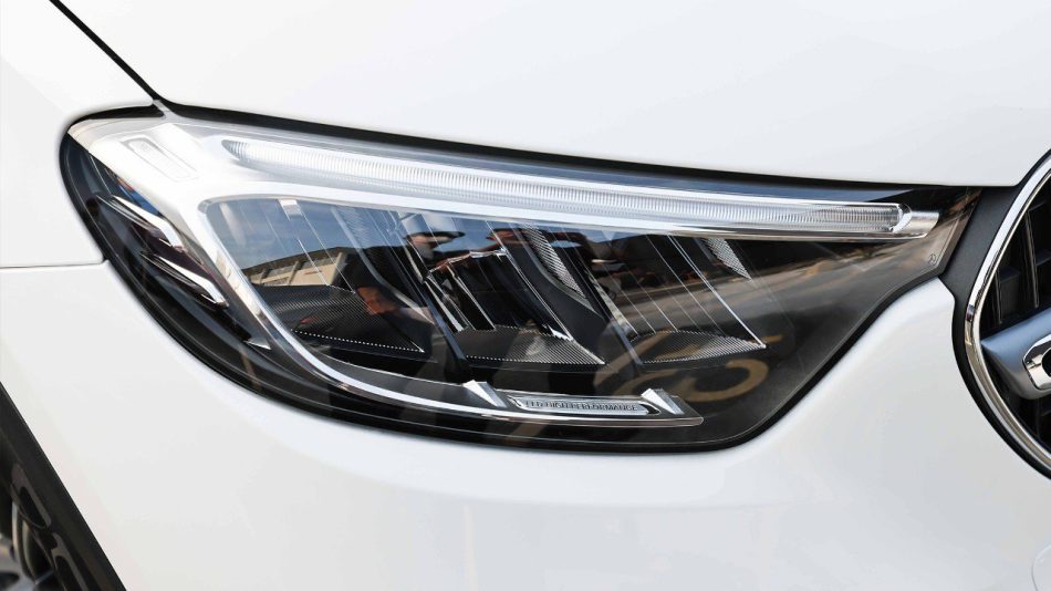 Đèn Pha LED High Performance trên GLC 200 4MATIC